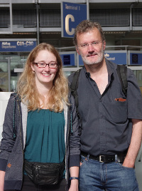 Papa und Sophie am Flughafen Papa und Sophie am Flughafen